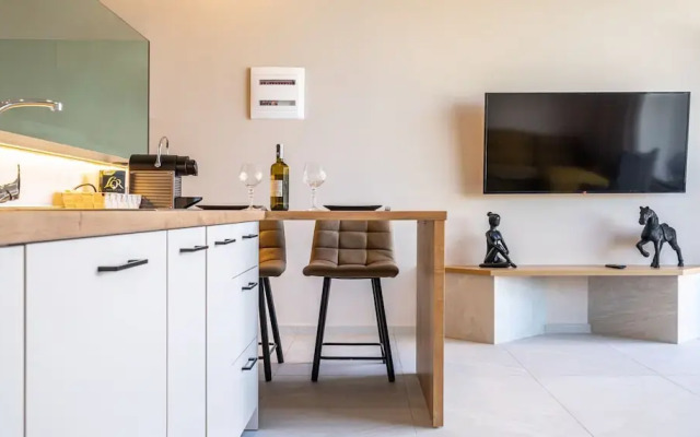 Pathos SeaSide Suites