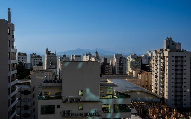 Lindo apto no centro Florianópolis RBH806