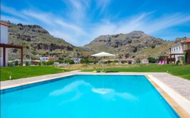 Kolympia Family Pool House