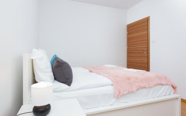 Apartment Platynowa Gdansk by Renters