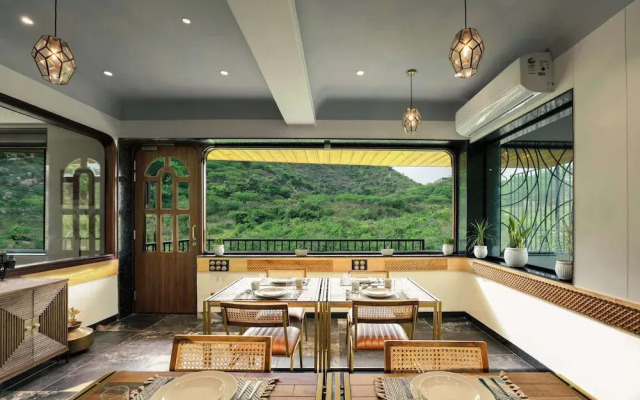Artisav House