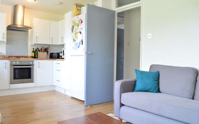 Bright Apartment Near Brixton