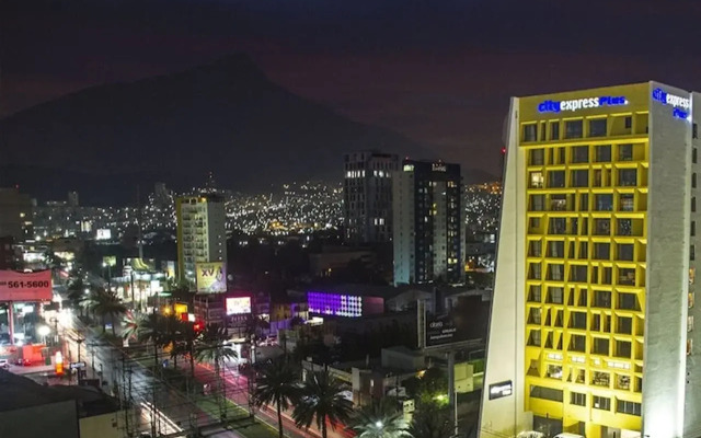 City Express Plus by Marriott Monterrey Galerias