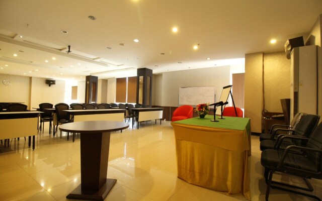 Airy Pelabuhan Makassar Lembeh 68 Makassar