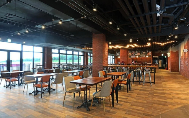 T11 T12 Hotel