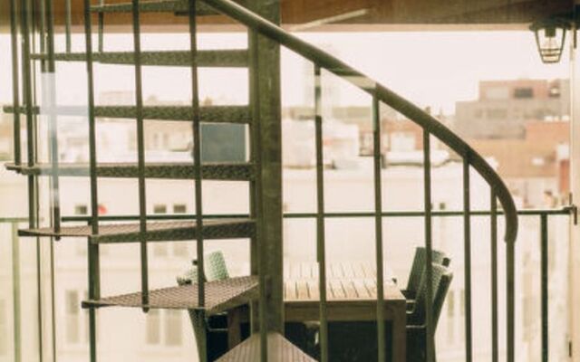 Rooftop Breeze