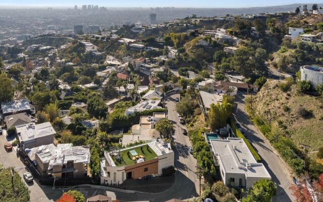 Sunset Heights - Elegant Modern Villa With Beautiful Views in the Hills
