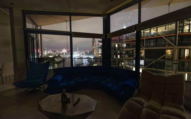 River Side View Luxury Penthouse Apartment