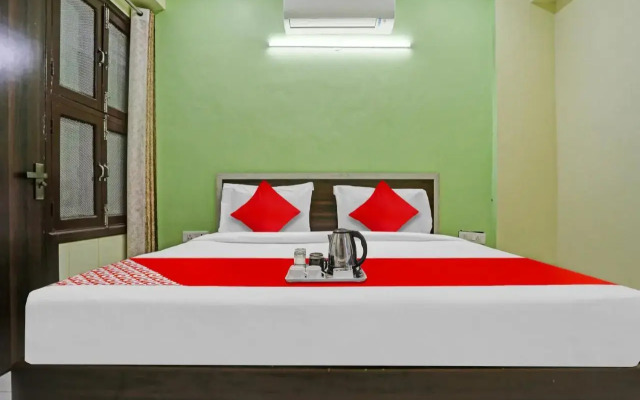 Oyo Flagship 700795 Pl Residency