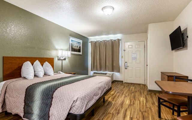 HomeTowne Studios By Red Roof Gainesville, GA