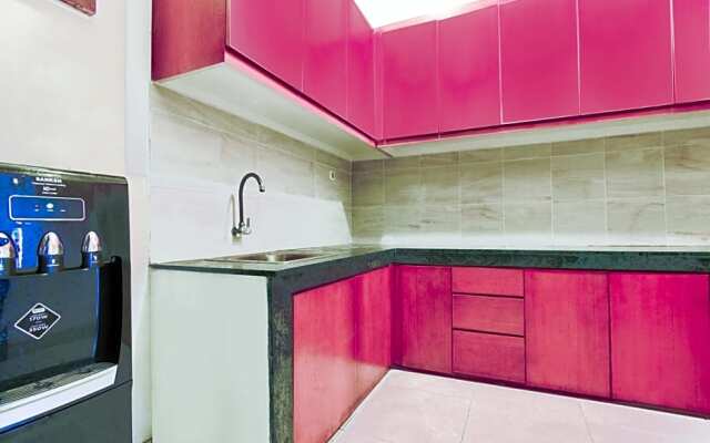 OYO Life 3451 Kost Shavero