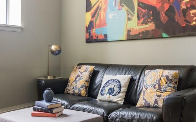 Luxury 2 Bedroom Downtown Apartment