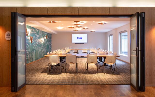 Holiday Inn Express And Suites Queenstown by IHG