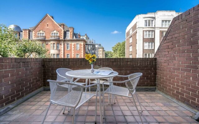 Elegant 3 Bedroom Flat Close To Kensington Garden