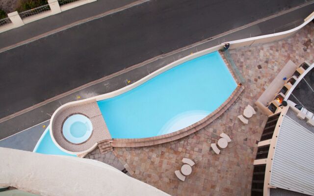 Loddeys Ocean View Apartments