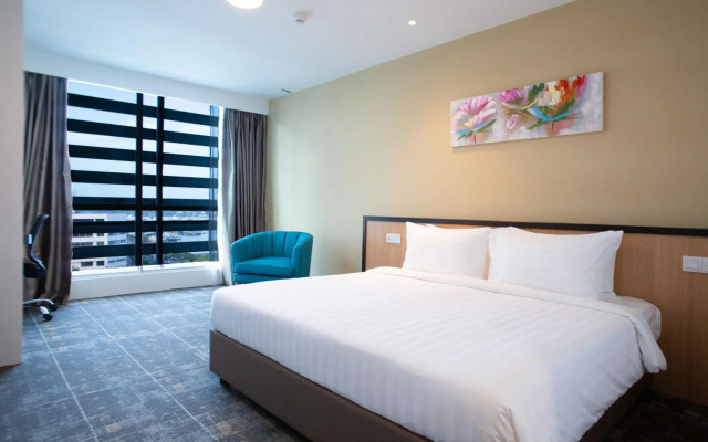 Hotel 7 Suria