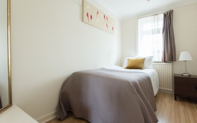 Lovely 3 bed house close to central