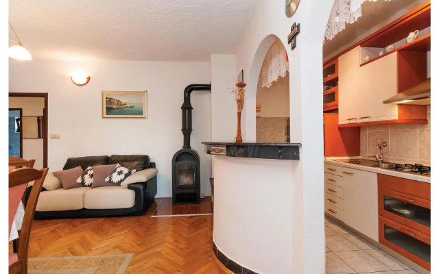 Three-Bedroom Apartment in Rovanjska