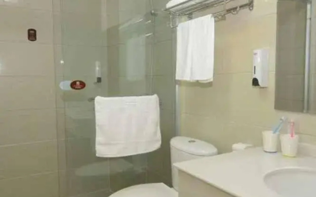 Elan Hotel Zhenjiang Yaohan Babaiban