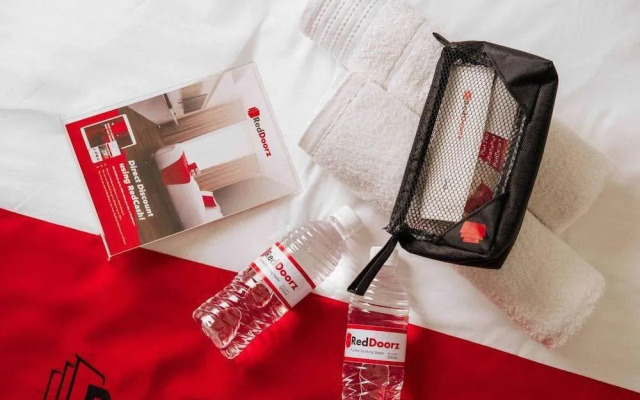 RedDoorz Plus Syariah near Mall Pondok Indah