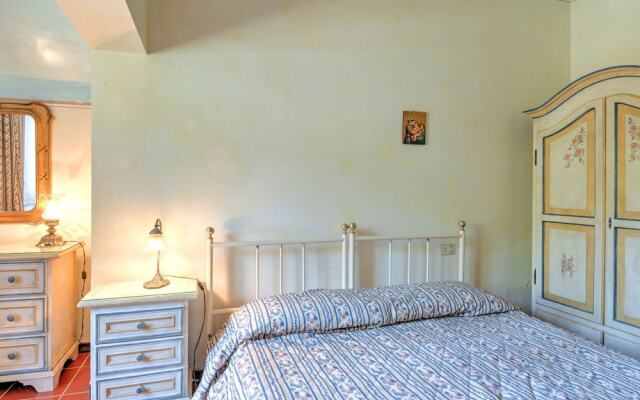 Beautiful Farmhouse in San Vivaldo with Swimming Pool