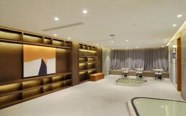 Yilongxuan Hotel (Guangzhou Baiyun Airport Renhe Subway Station)