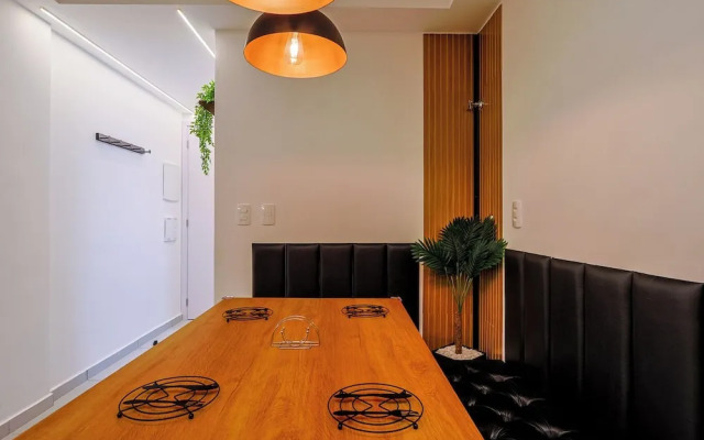 Studio Completo c Wi-fi e Varanda no Centro