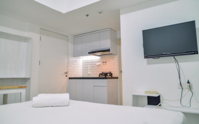 Minimalist Studio Room At Urbantown Serpong Apartment – Guest Rooms – South Tangerang