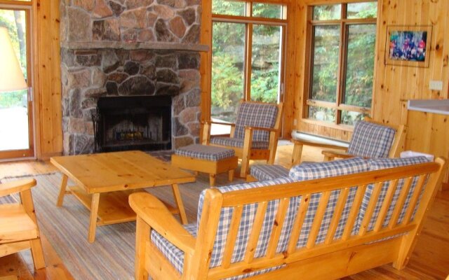 Port Cunnington Lodge & Resort