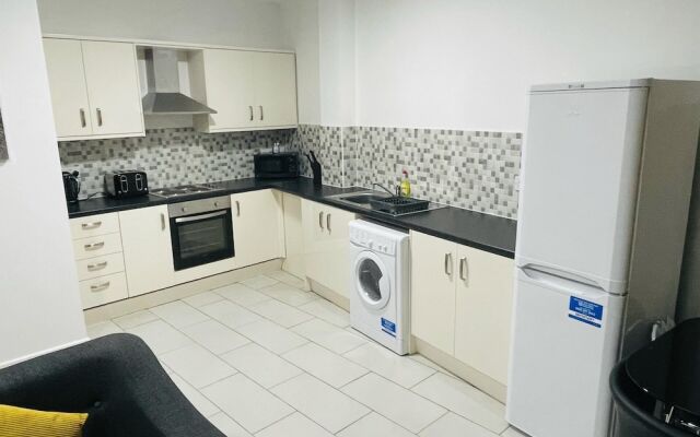 Jungle Themed 2-bed Apartment