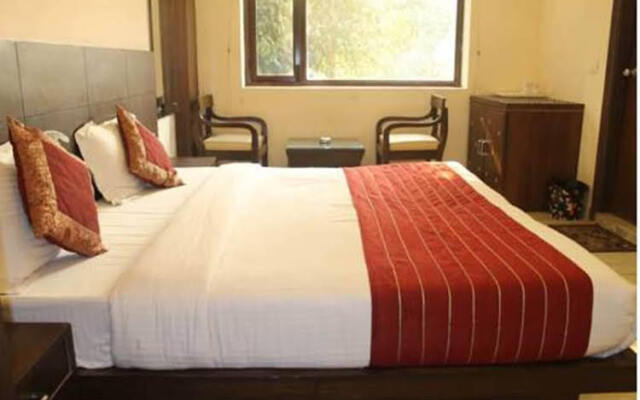 FabHotel Karol Bagh Main Market