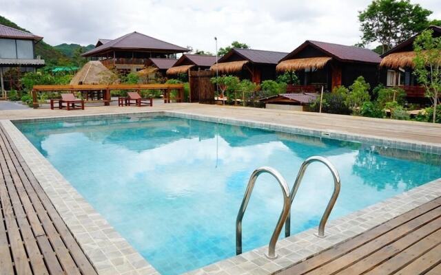 Demoso Lodge - Hostel