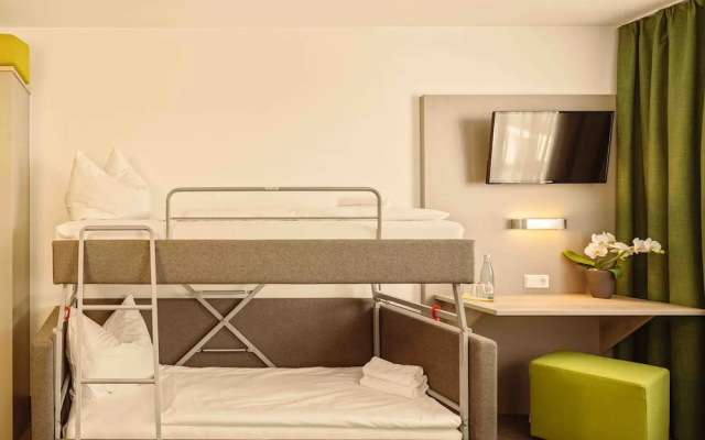 Highway Hotel