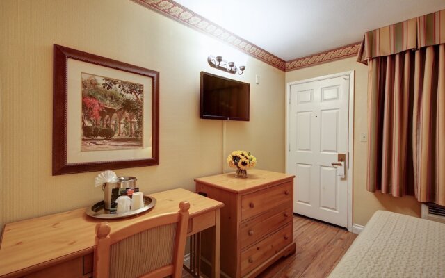 The Green Room Hotel