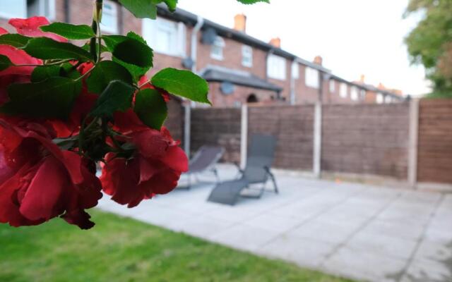 Northway House - Close to M62 and M6