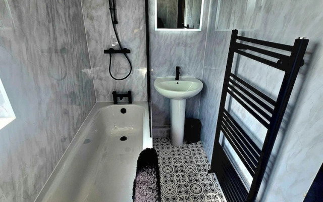 Cozy House in Bridgwater - Sleeps 6 - Long Stays