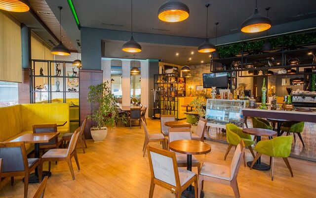 F And M Hotel Tirana