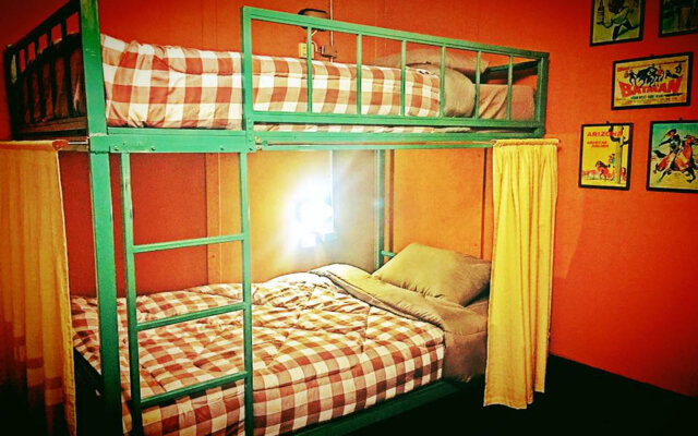 Sleep Ping Bed & River Bar - Hostel