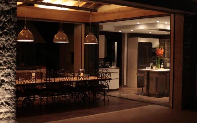 Luxurious villa 4 bedrooms in secluded area, swimming pool
