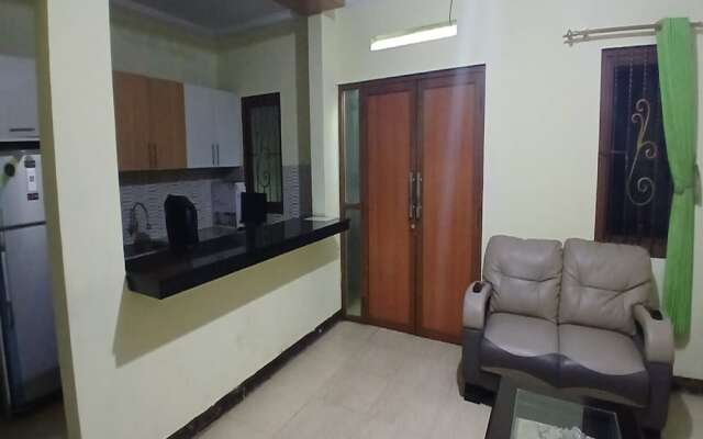 OYO 93861 Adinda Guest House Syariah
