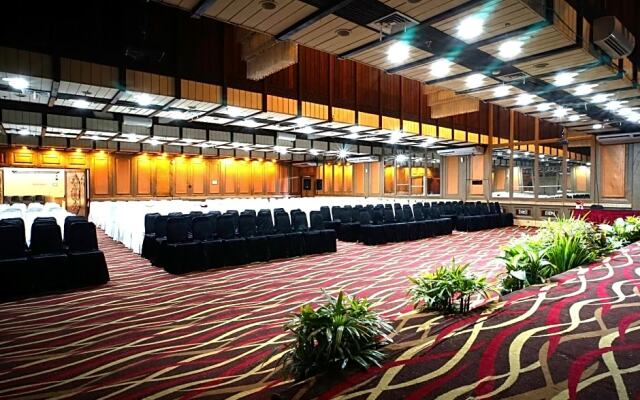 Collection O 1963 Hotel The New Benakutai