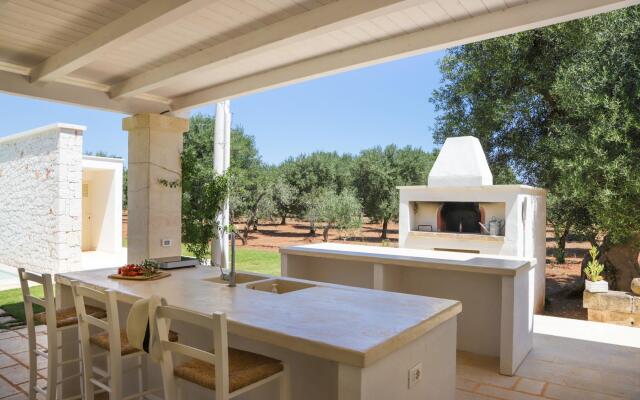 TD Villa Ricchiari Traditional Villa With Designer Pool