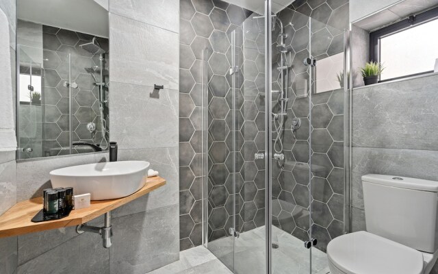 La Finca Luxury Suites Hotel