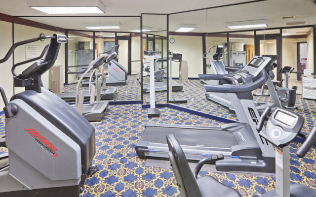 Days Inn & Suites By Wyndham Tahlequah