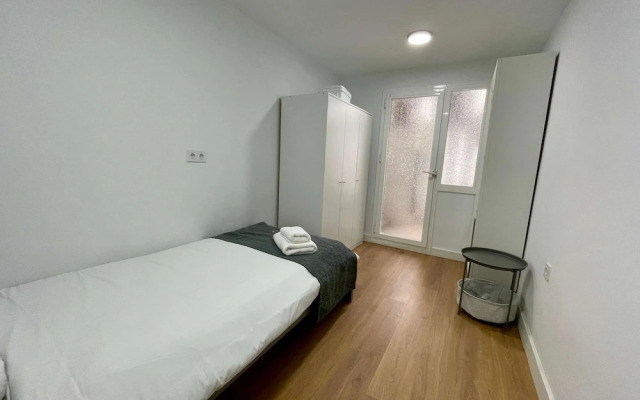 Studio 2 Bed-1 Bathroom for 3 NO Terrace F-3