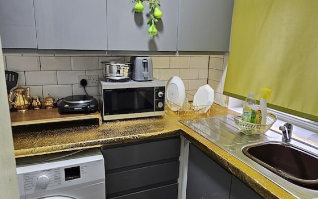 Beautiful 1-bed House in Leeds