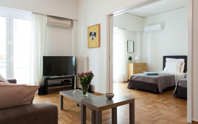 2 Bdrm apt for up to 6 Guests Next to Acropolis Museum