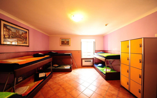 Alessandro Palace & Bar - Hostel