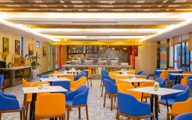 Pula Hotel (Yulin Jincheng Center Pedestrian Street)