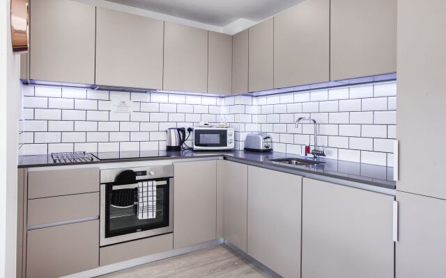 City Stay Apartments - Platform